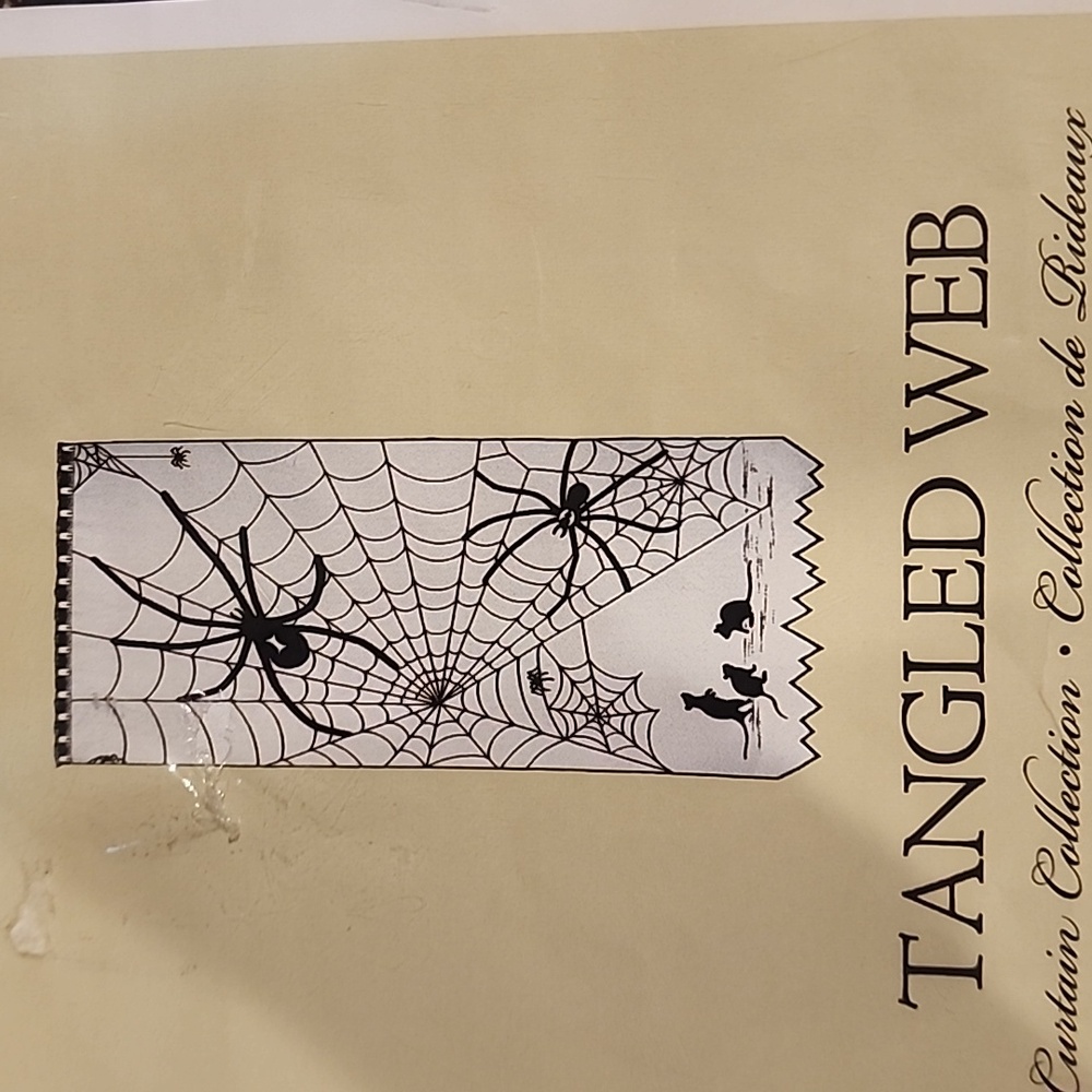 Tangled Web scenic panel - Halloween - Heritage Lace